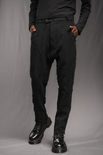 eigensinnig wien | Allegro | Sartoriale Hose mit tiefem Schritt aus Baumwolle mit roher Textur