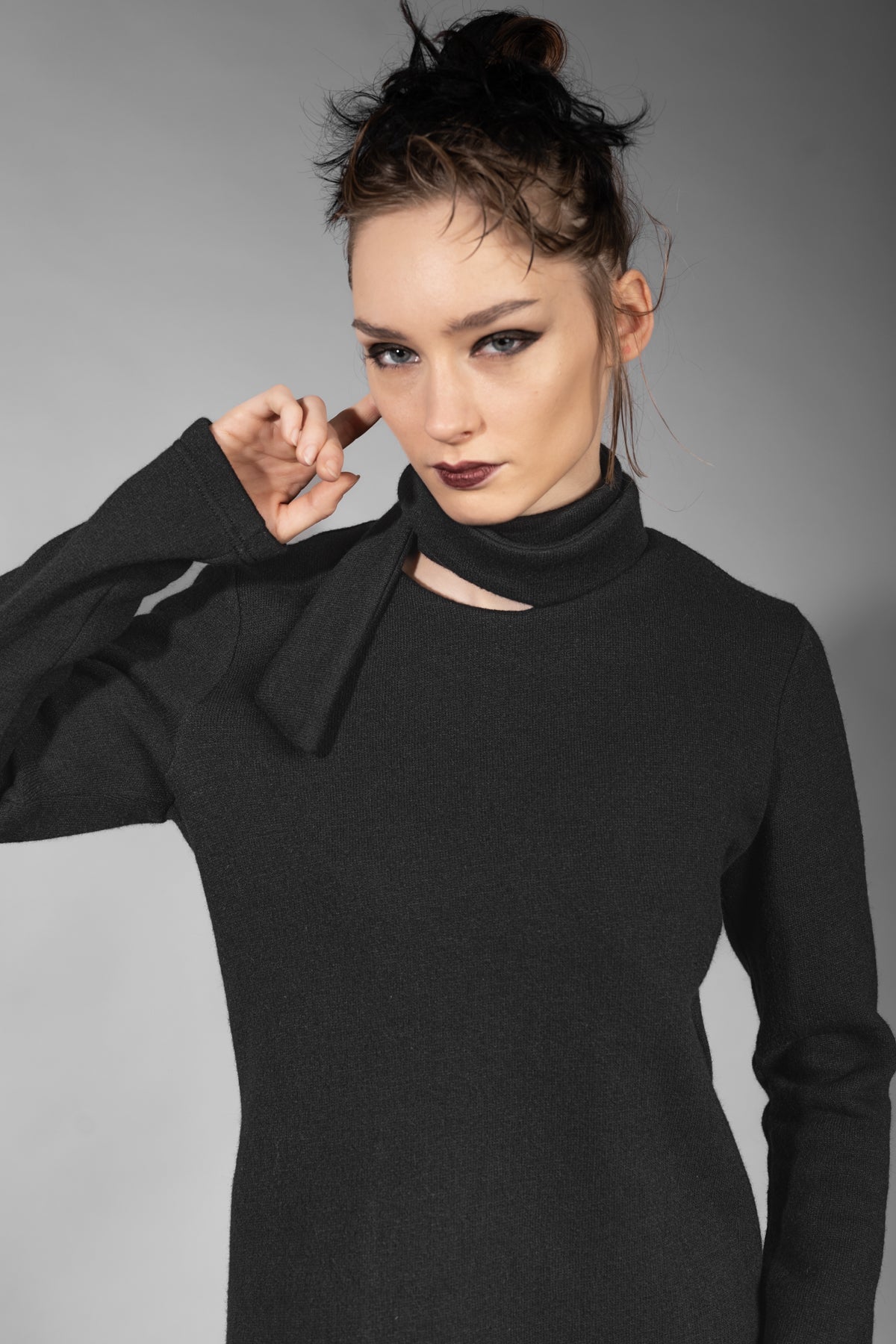 Black wool knit sweater for women with scarf eigensinnig