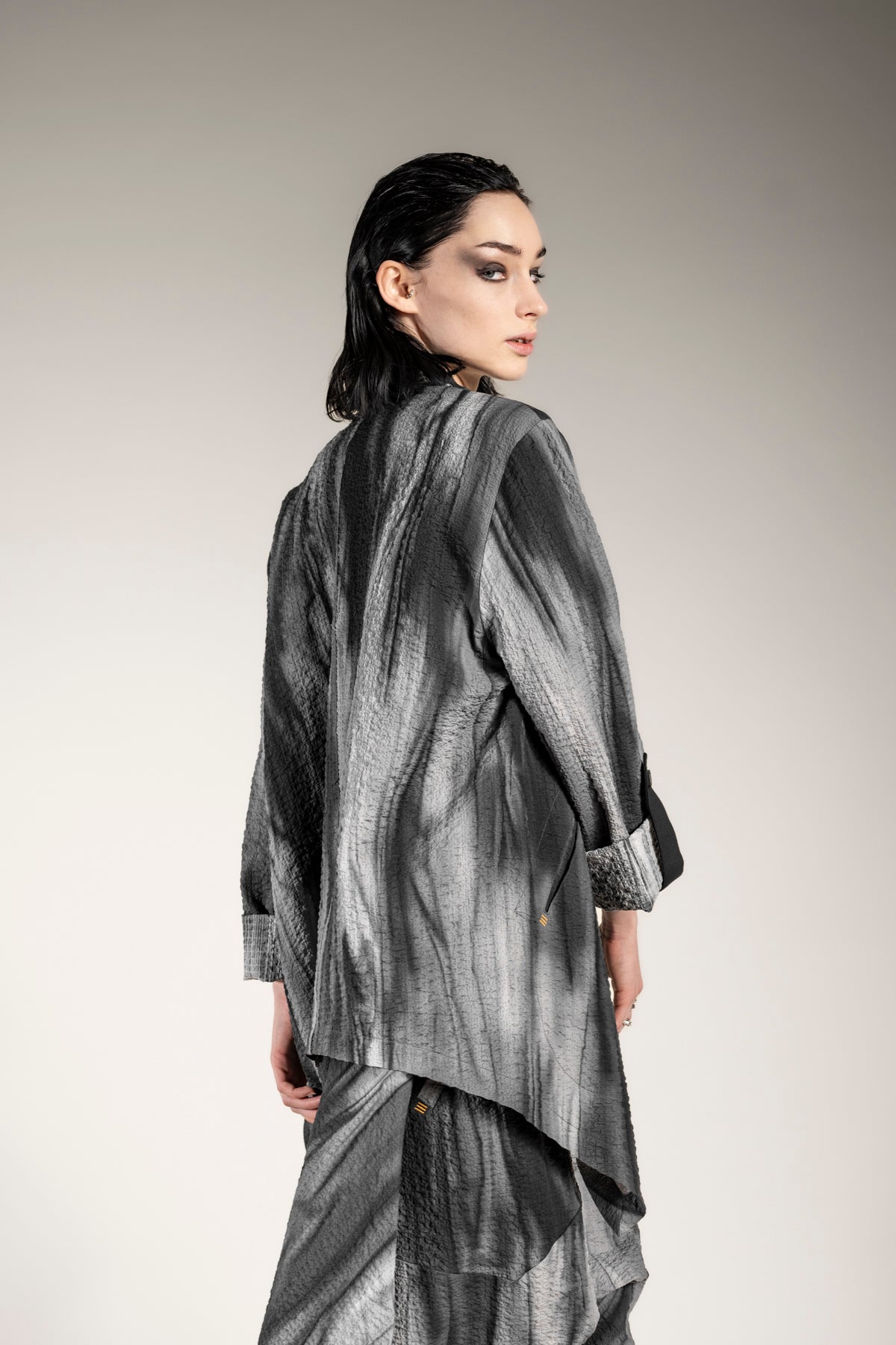 eigensinnig wien | Apollon | Außergewöhnliche Oversize Jacke aus grau-mellierter Baumwolle