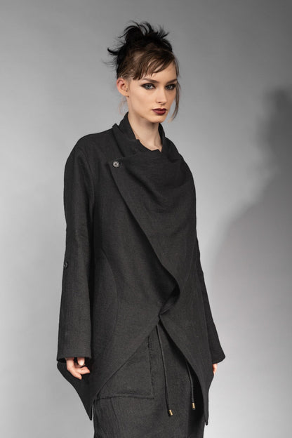 eigensinnig wien | Apollon | Schwarzer, extravaganter Oversize Cardigan aus Wolle-Leinen-Mix