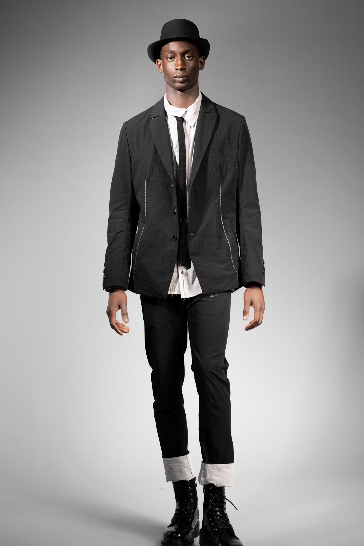 eigensinnig wien | ArgGro | Schwarzer Slim Fit Designer Herrenanzug aus japanischer Baumwolle