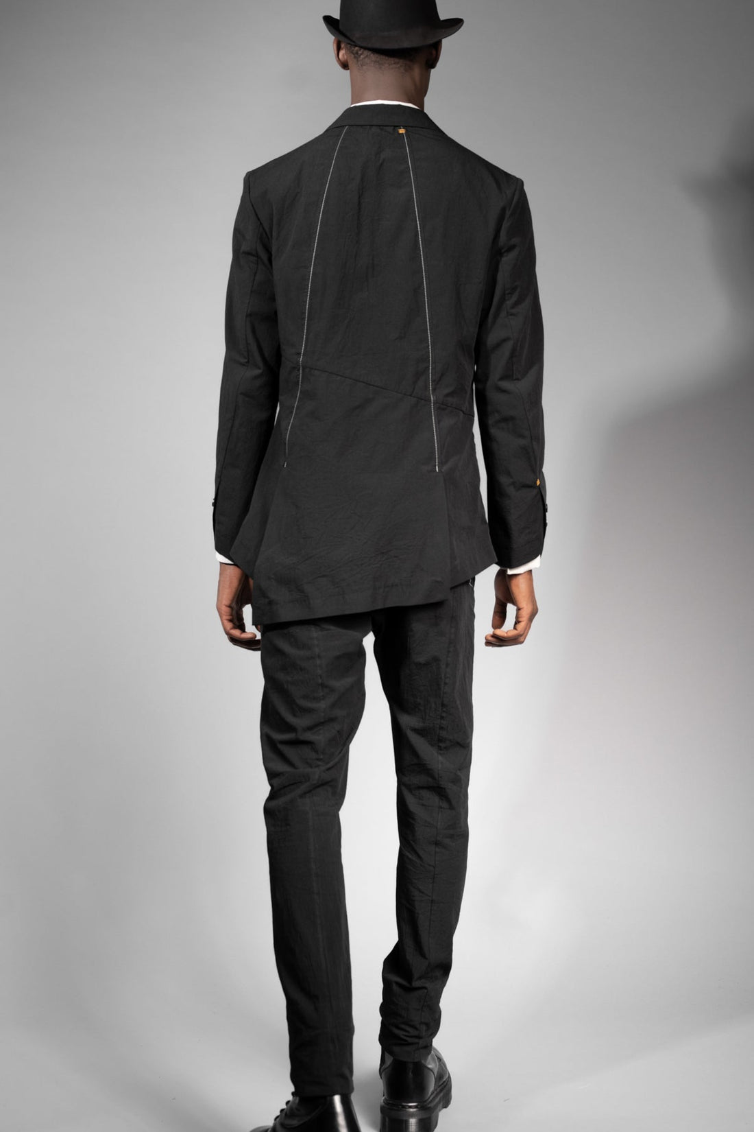 eigensinnig wien | ArgGro | Schwarzer Slim Fit Designer Herrenanzug aus japanischer Baumwolle