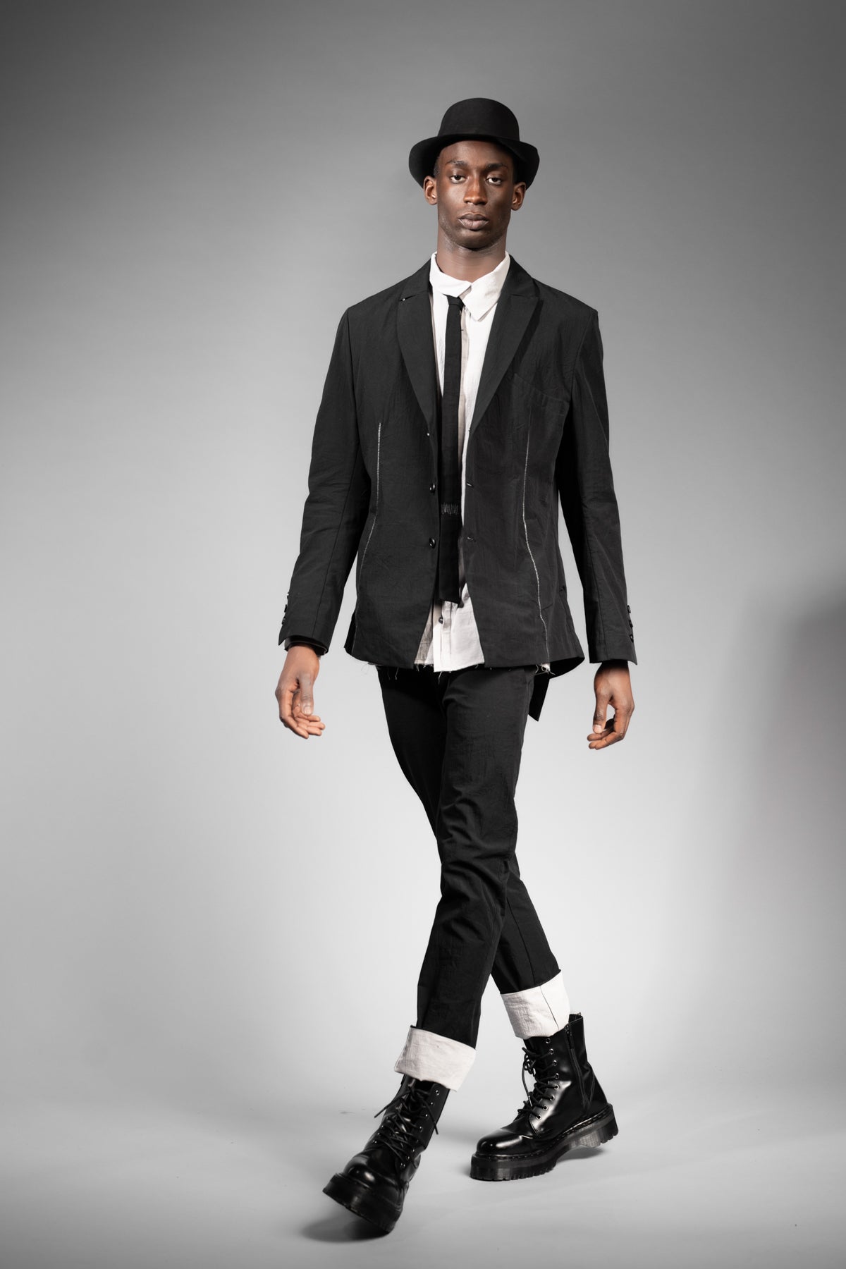 eigensinnig wien | ArgGro | Schwarzer Slim Fit Designer Herrenanzug aus japanischer Baumwolle