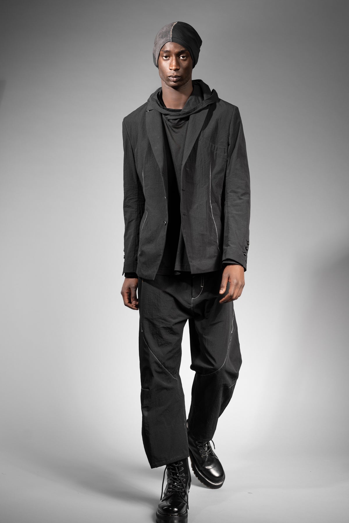 eigensinnig wien | ArgQua | Designer Anzug mit Baggy Hose für Herren aus schwarzer japanischer Baumwolle