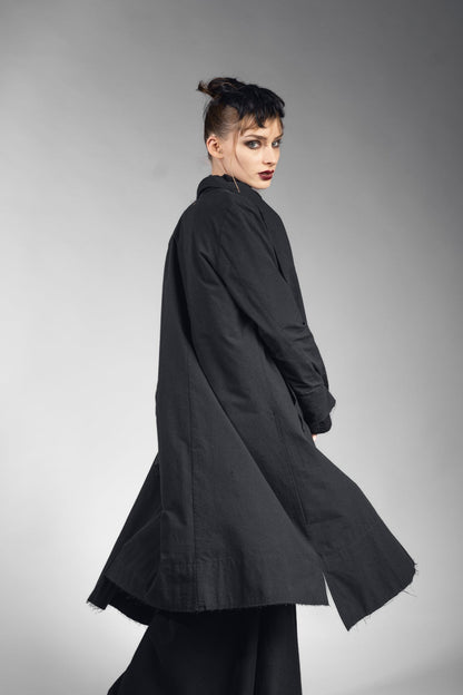 eigensinnig wien | Athena | Elegantes Mantelkleid in exklusivem Design aus schwarzer Seide