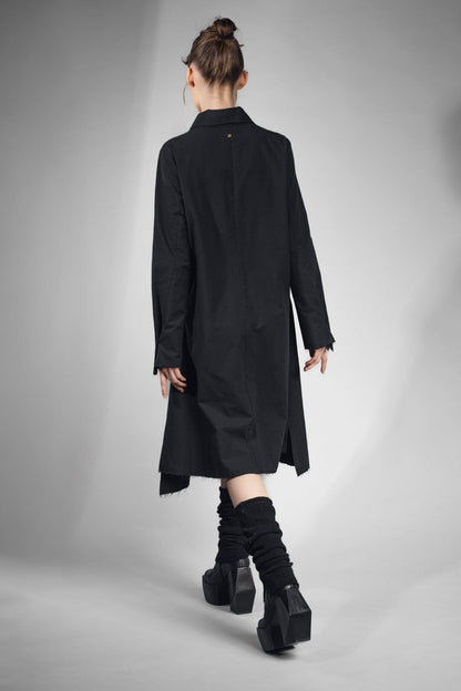 eigensinnig wien | Athena | Elegantes Mantelkleid in exklusivem Design aus schwarzer Seide