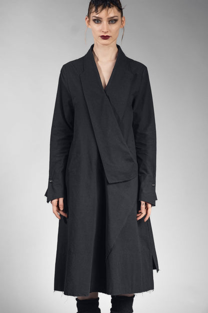 eigensinnig wien | Athena | Elegantes Mantelkleid in exklusivem Design aus schwarzer Seide