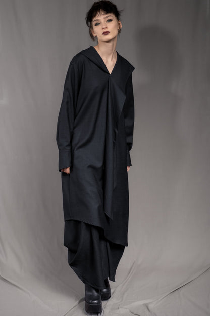 eigensinnig wien | AveRüb | Nachtblauer Designer-Zweiteiler mit Hooded Gown aus Seide/Wolle