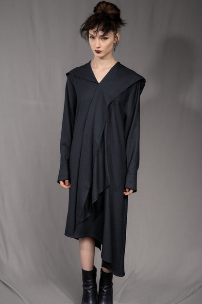 eigensinnig wien | AveRüb | Nachtblauer Designer-Zweiteiler mit Hooded Gown aus Seide/Wolle