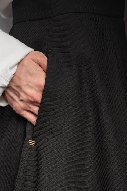 eigensinnig wien | Bacchanalia | Asymmetrischer, schwarzer Twill-Rock mit tiefen Faltenwürfen