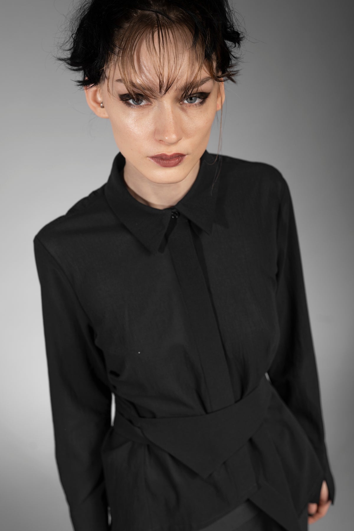 eigensinnig wien | Badb | Asymmetrische Designerbluse für Damen aus leichter japanischer Baumwolle