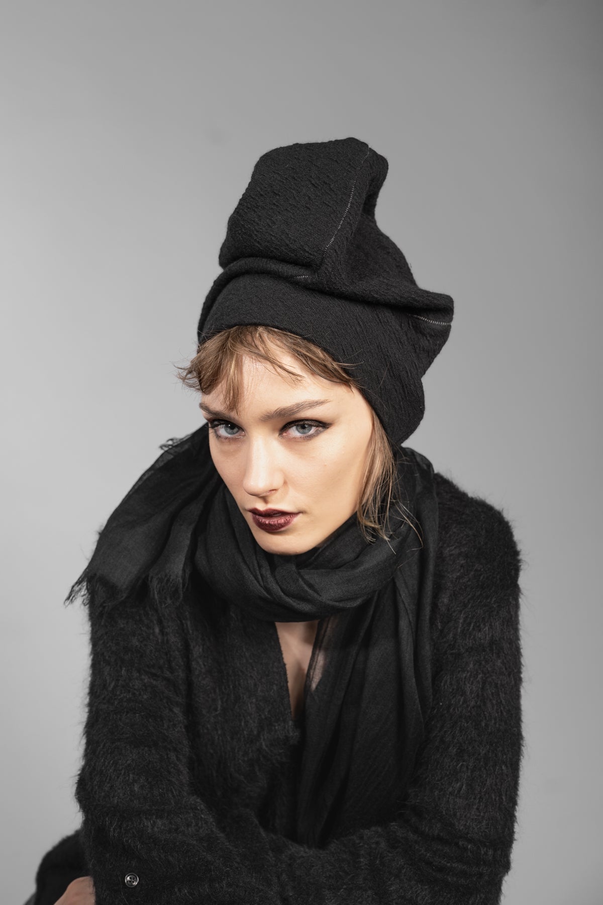eigensinnig wien | Balint | Schwarzer Designer Slouchy Beanie aus Merinowolle
