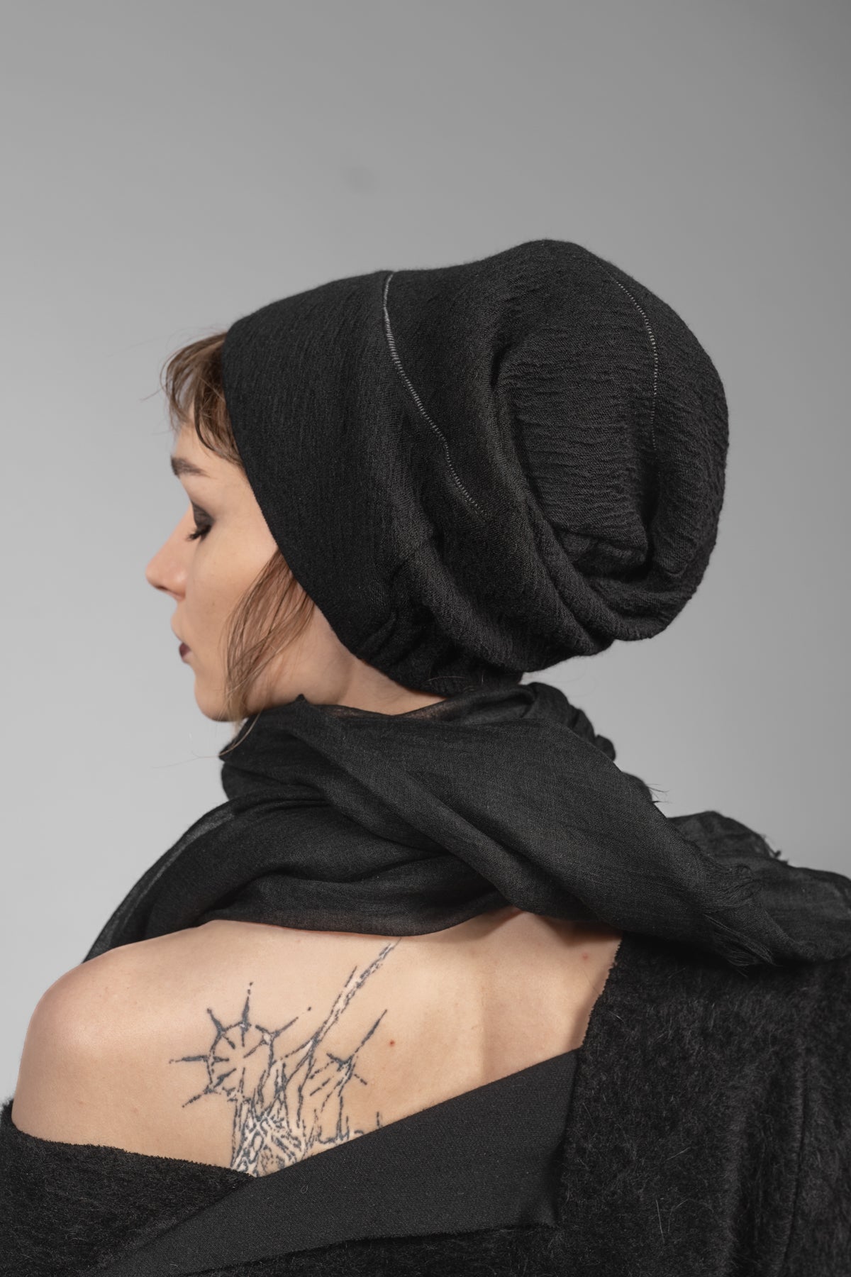 eigensinnig wien | Balint | Schwarzer Designer Slouchy Beanie aus Merinowolle