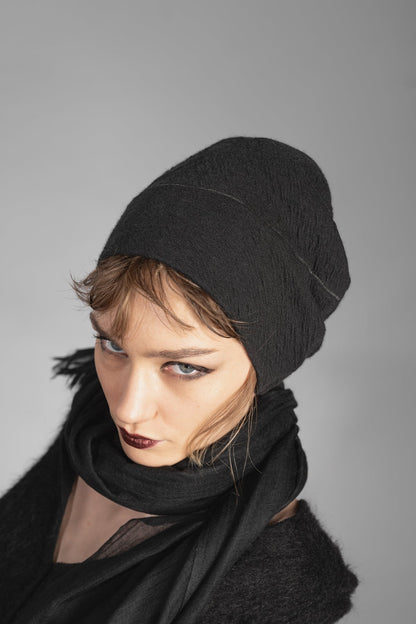 eigensinnig wien | Balint | Schwarzer Designer Slouchy Beanie aus Merinowolle