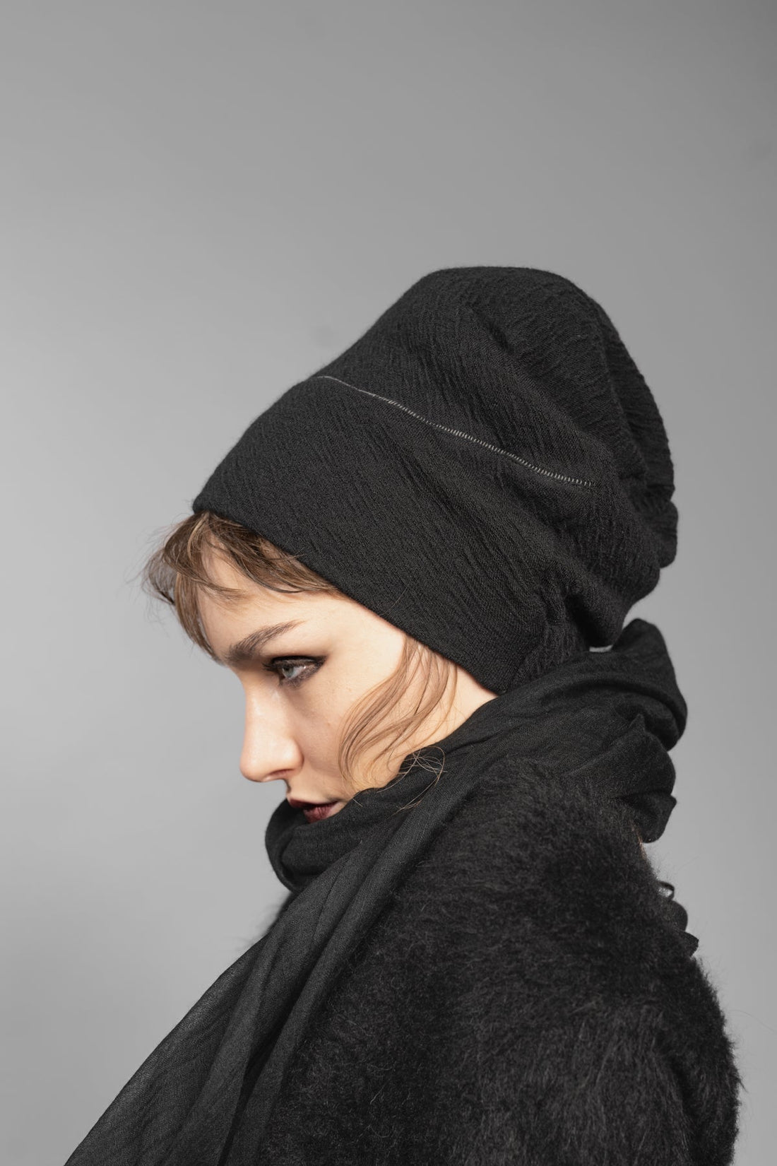 eigensinnig wien | Balint | Schwarzer Designer Slouchy Beanie aus Merinowolle