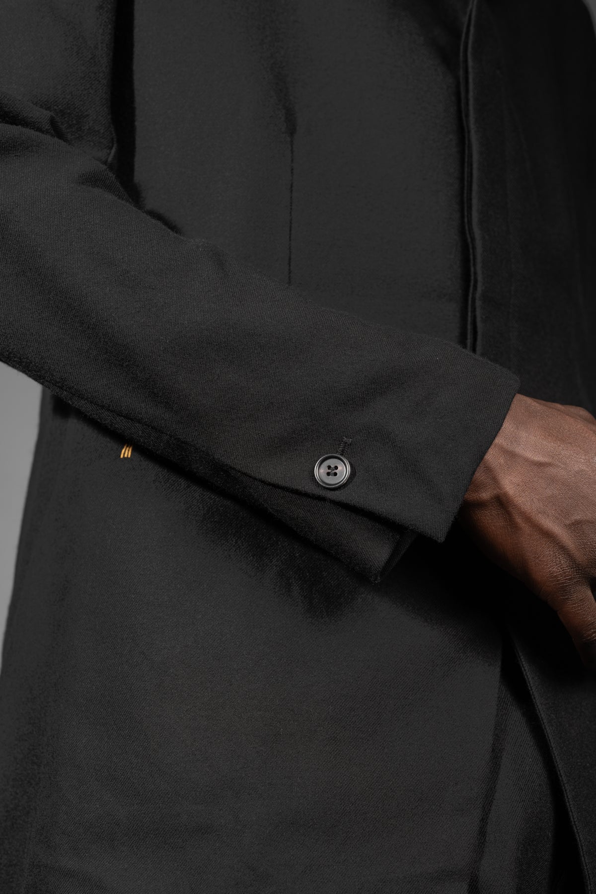 eigensinnig wien | Barnabas | Schwarzer, Designer Herren Kurzmantel mit Stehkragen aus japanischer Wolle