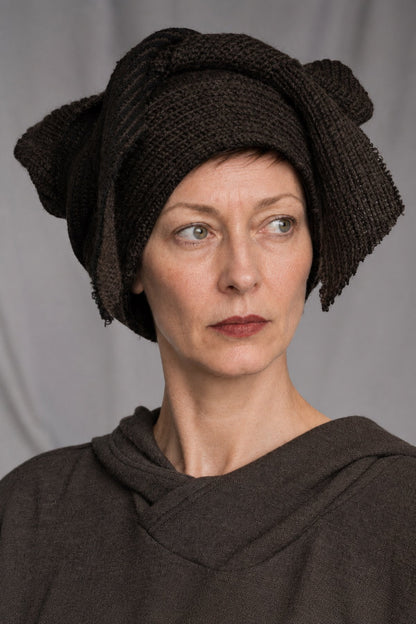 eigensinnig wien | Bracke | Designer-Beanie aus Schurwollmix mit braunem Streifenmuster