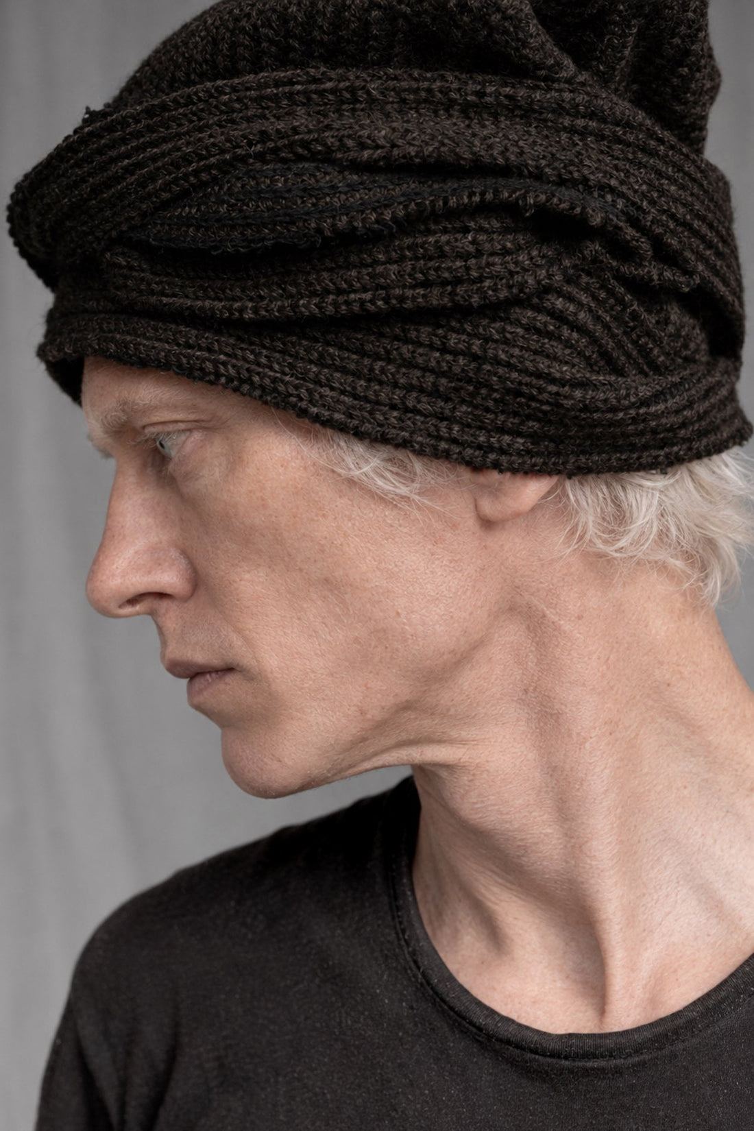 eigensinnig wien | Bracke | Designer-Beanie aus Schurwollmix mit braunem Streifenmuster