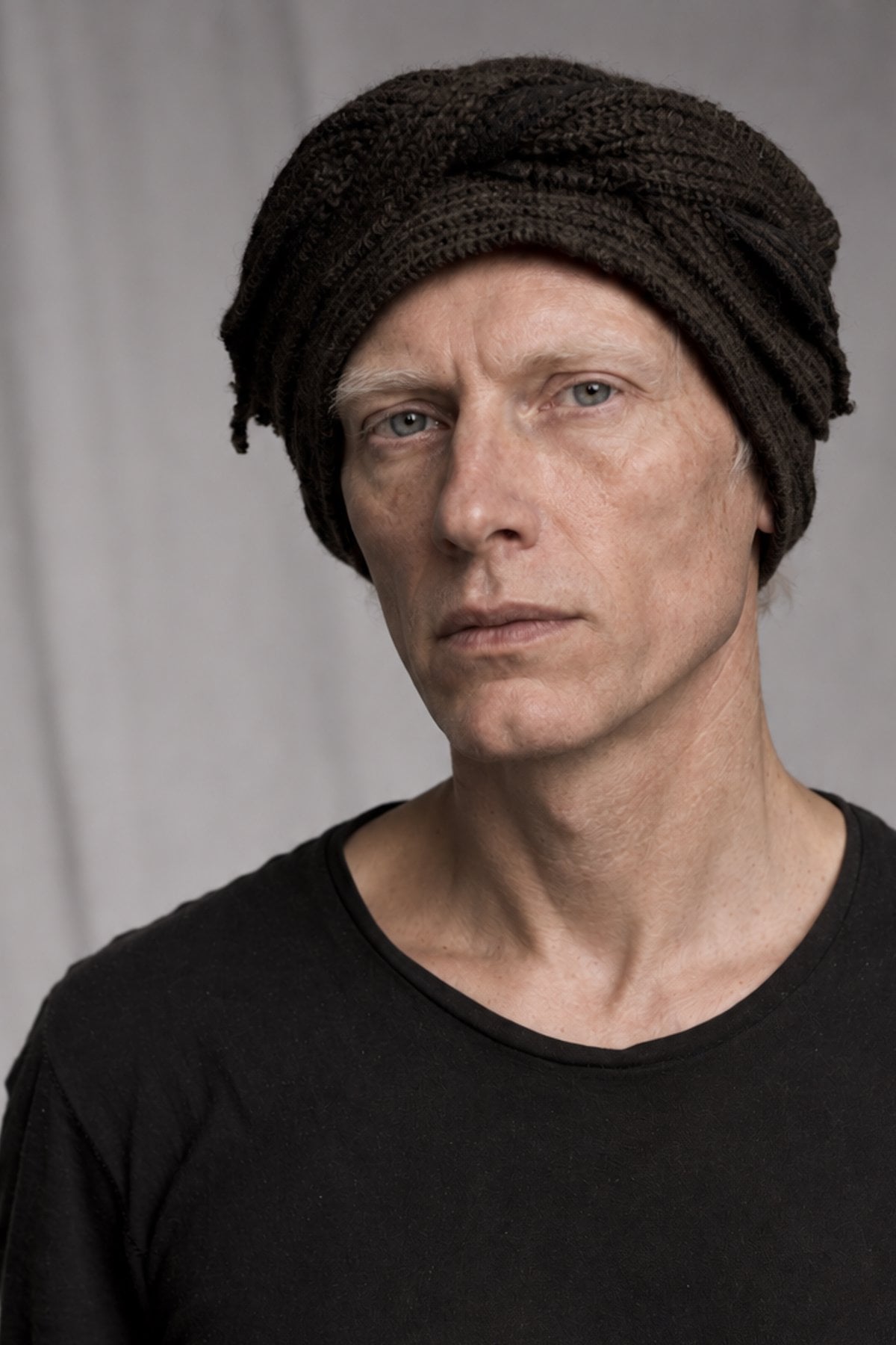 eigensinnig wien | Bracke | Designer-Beanie aus Schurwollmix mit braunem Streifenmuster