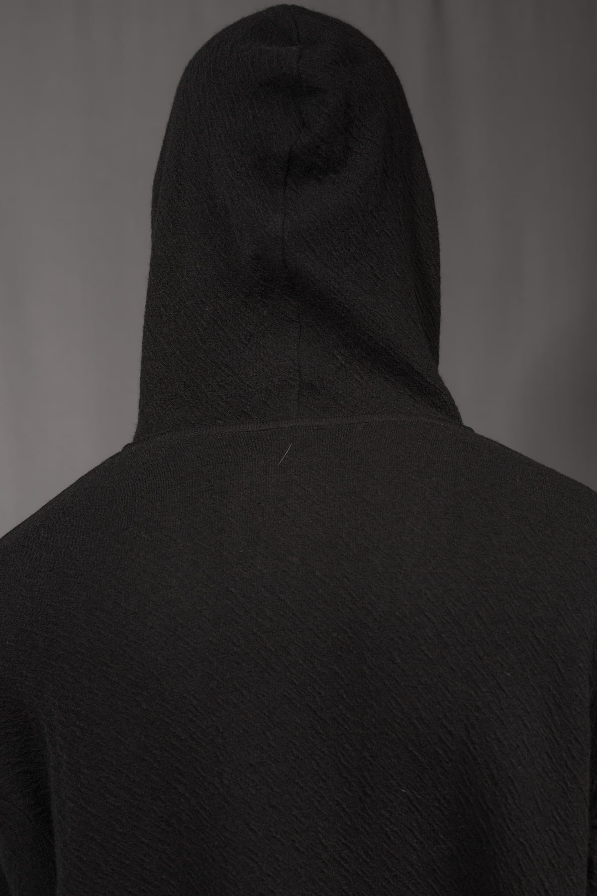 eigensinnig wien | Breed | Exklusiver Strickhoodie aus Merinowolle in Schwarz