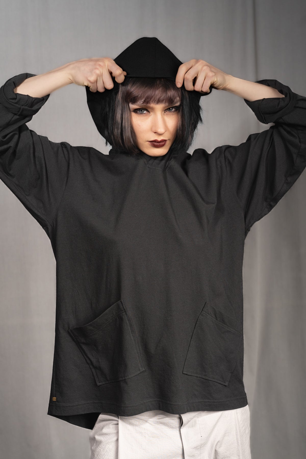 eigensinnig wien | Breed | Schwarzes Designer Hooded Sweatshirt aus Baumwolle