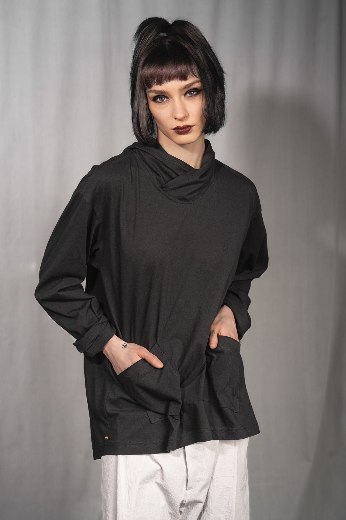 eigensinnig wien | Breed | Schwarzes Designer Hooded Sweatshirt aus Baumwolle