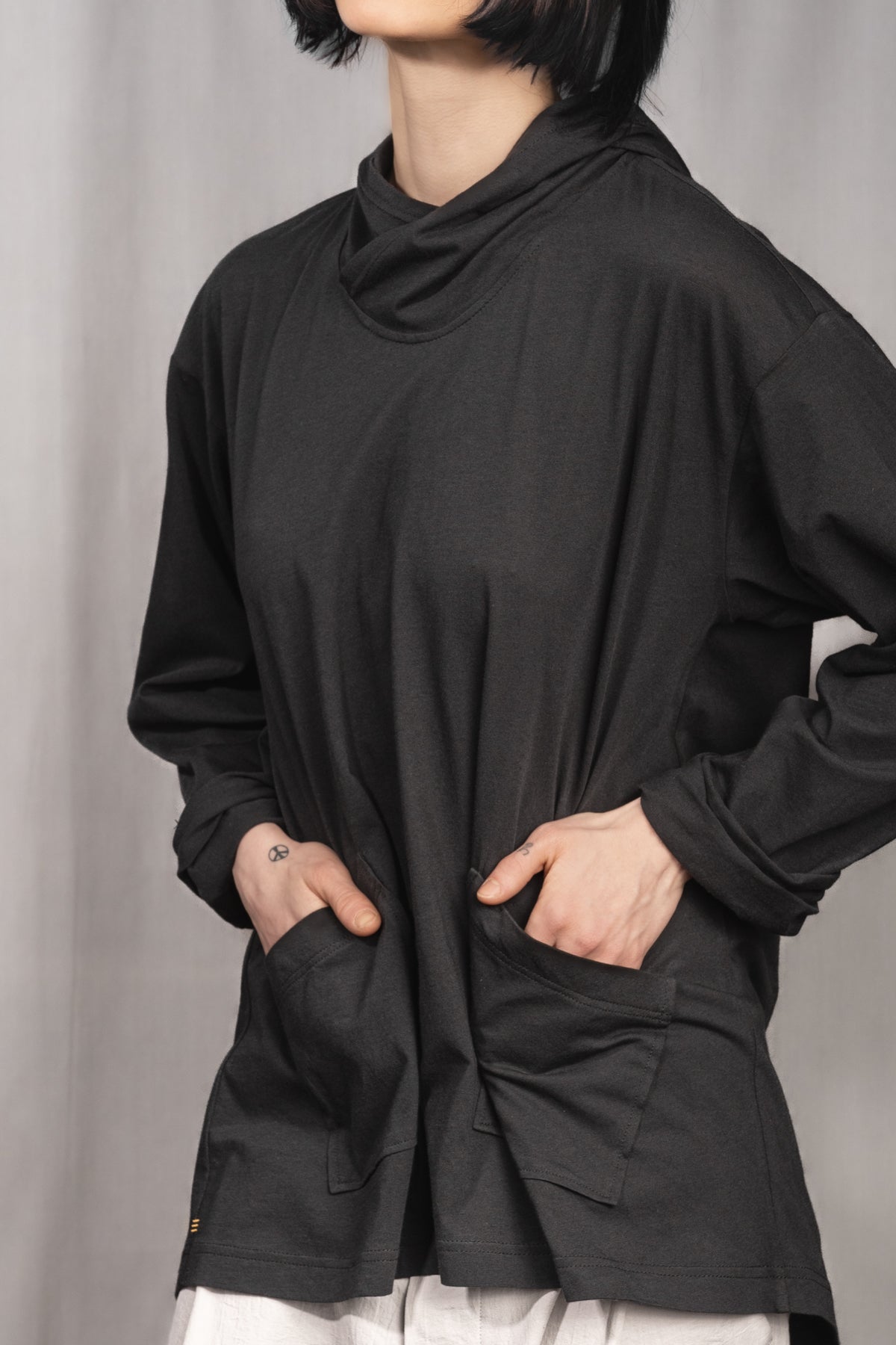 eigensinnig wien | Breed | Schwarzes Designer Hooded Sweatshirt aus Baumwolle