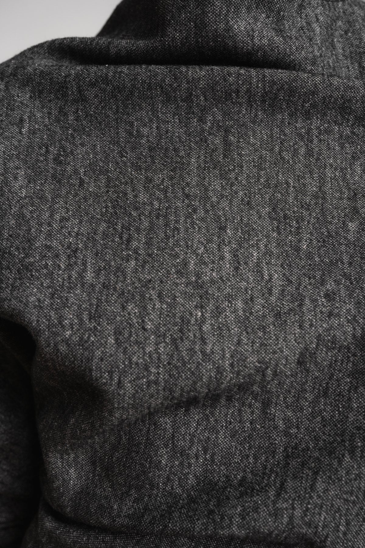 eigensinnig wien | Bridewell | Asymmetrischer Damenpullover aus Wollmix-Jersey
