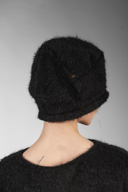 eigensinnig wien | Brontes | Schwarze Designer Ballonmütze aus warmen Baumwoll-Alpaca-Stoff