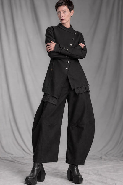 eigensinnig wien | CamNin | Extravaganter Damen-Hosenanzug aus italienischer Wolle mit Barrel-Leg-Hose