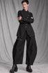 eigensinnig wien | CamNin | Extravaganter Damen-Hosenanzug aus italienischer Wolle mit Barrel-Leg-Hose