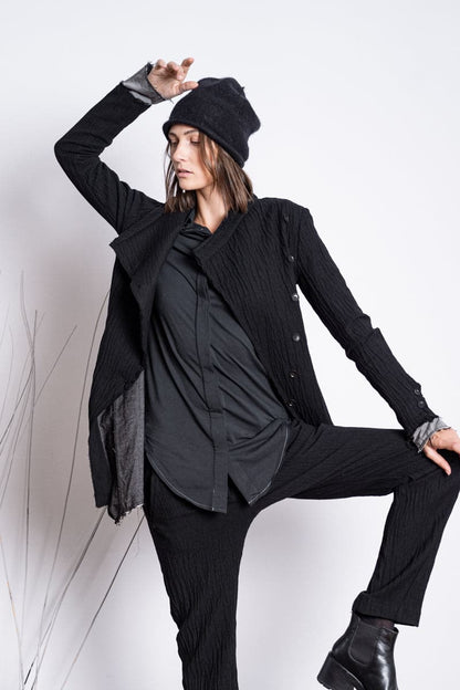 eigensinnig wien | Camus | Asymmetrische Damen Winterjacke in schwarz aus Wolle