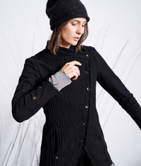 eigensinnig wien | Camus | Asymmetrische Damen Winterjacke in schwarz aus Wolle