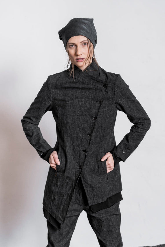 eigensinnig wien | Camus | Asymmetrische, schwarze Biker Jacke für Damen aus beschichtetem Leinen