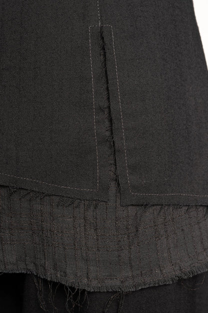 eigensinnig wien | Camus | Asymmetrische schwarze Designer-Jacke für Damen aus italienischer Wolle von Faliero Sarti