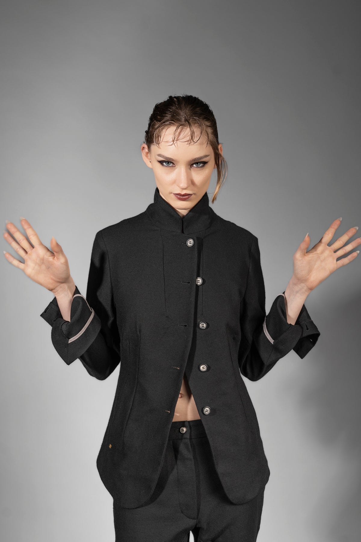 eigensinnig wien | Cardea | Designer Damen Jackenblazer aus schwarzer japanischer Wolle
