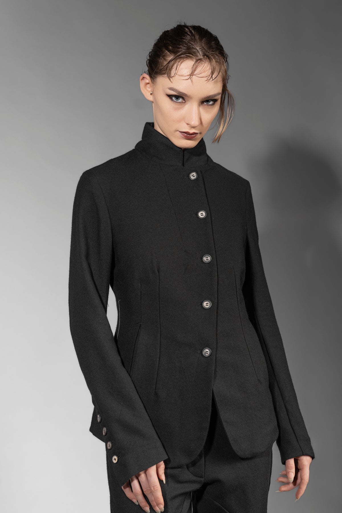 eigensinnig wien | Cardea | Designer Damen Jackenblazer aus schwarzer japanischer Wolle