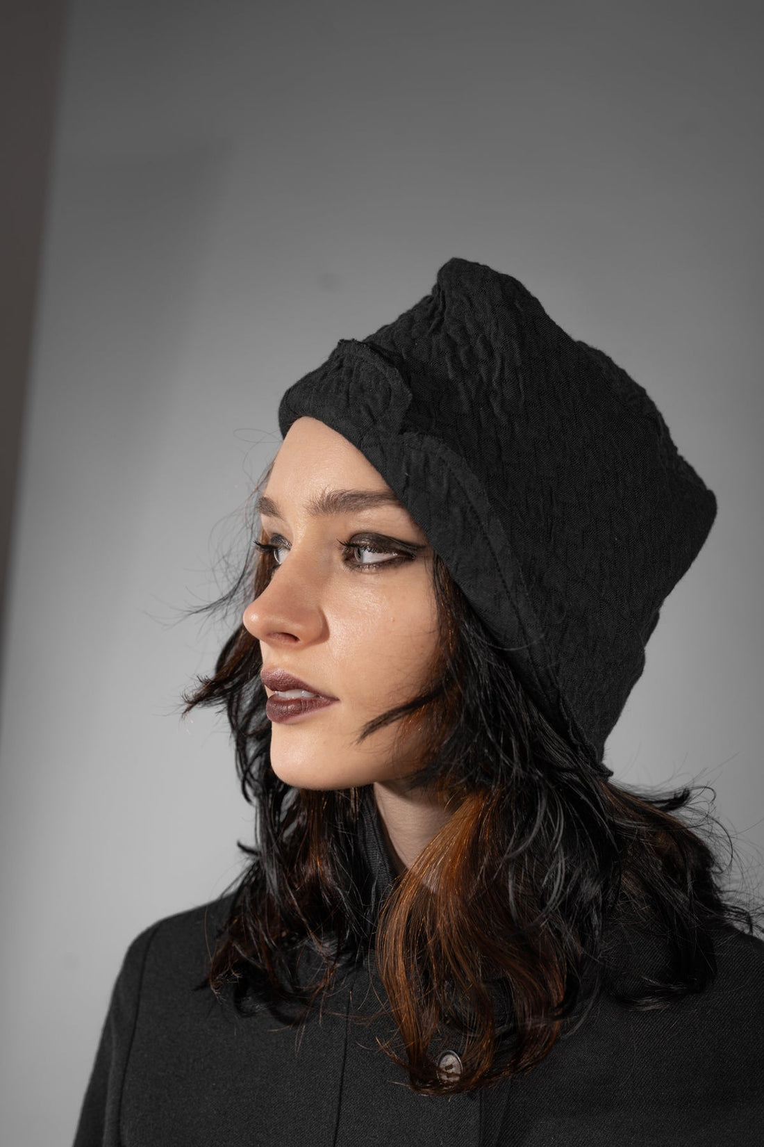 eigensinnig wien | Chaplin | Schwarzer Winter Bucket Hat für Herren und Damen aus Merinowolle