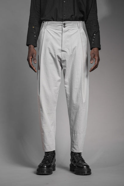 eigensinnig wien | Chiavacci | Weite, weiße Designer-Sommerhose mit Bundfalten aus japanischer Baumwolle