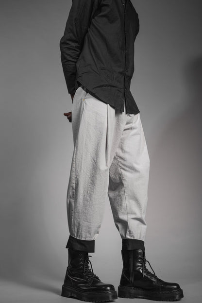 eigensinnig wien | Chiavacci | Weite, weiße Designer-Sommerhose mit Bundfalten aus japanischer Baumwolle