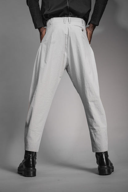 eigensinnig wien | Chiavacci | Weite, weiße Designer-Sommerhose mit Bundfalten aus japanischer Baumwolle