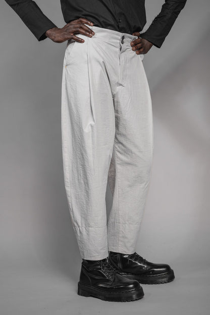 eigensinnig wien | Chiavacci | Weite, weiße Designer-Sommerhose mit Bundfalten aus japanischer Baumwolle