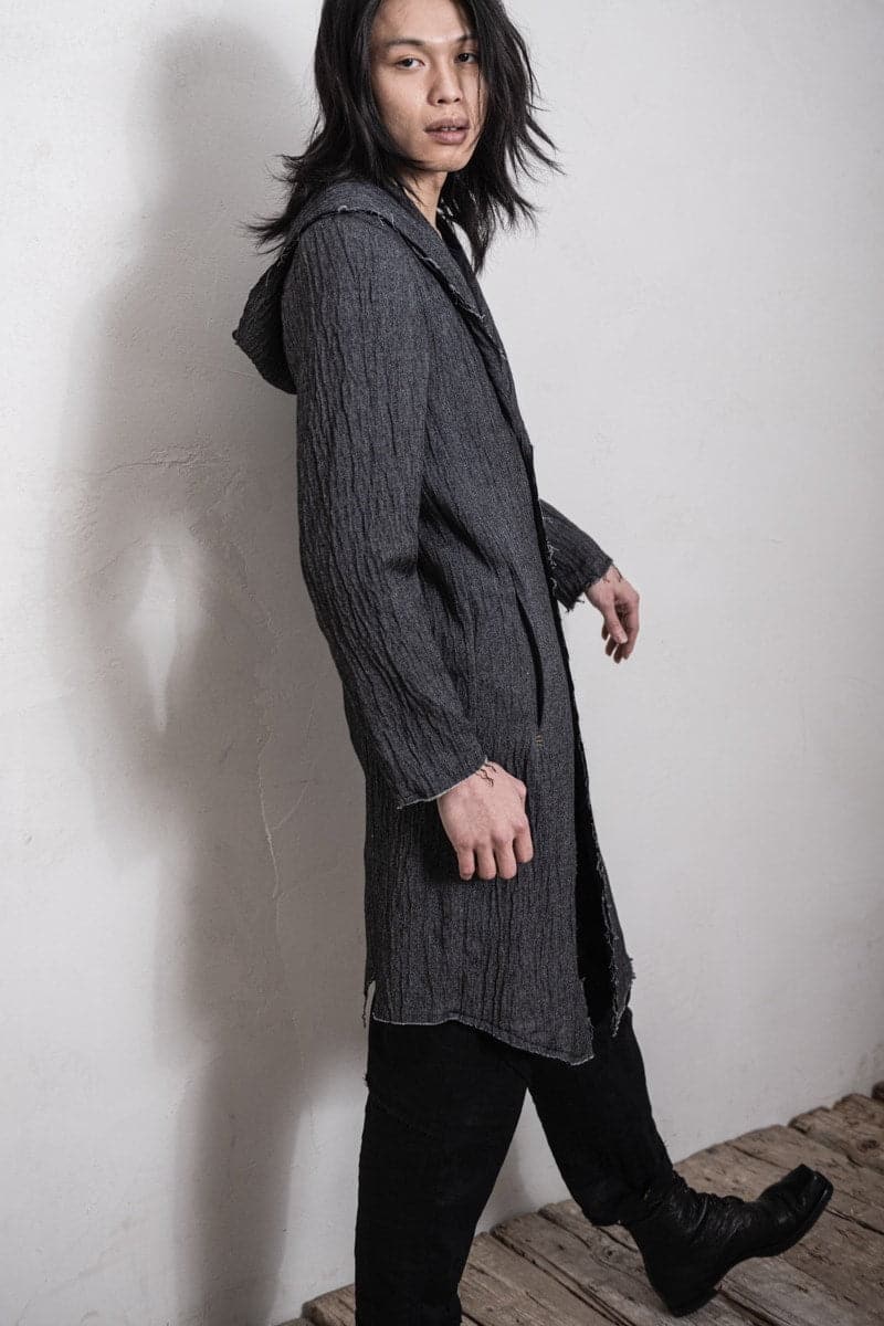 eigensinnig wien | Comte | Außergewöhnlicher Mantel für Herren aus Wolle mit großer Kapuze in grau