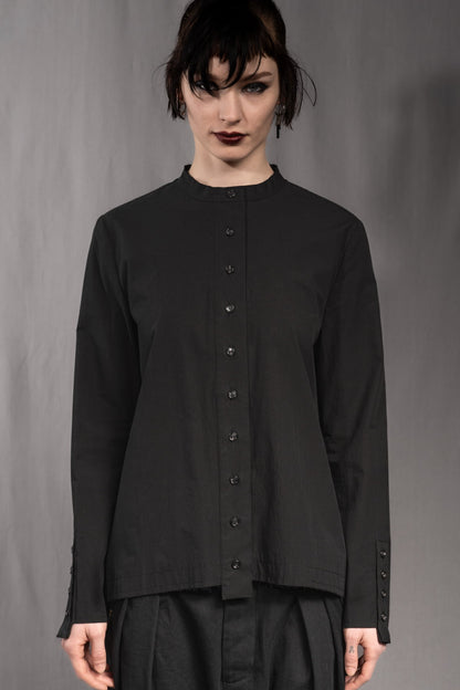 eigensinnig wien | Concrete Heart | Extravagante, schwarze Hemdbluse ohne Kragen für Damen aus japanischer Baumwolle