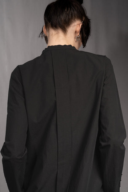 eigensinnig wien | Concrete Heart | Extravagante, schwarze Hemdbluse ohne Kragen für Damen aus japanischer Baumwolle