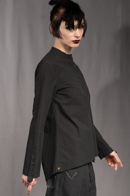 eigensinnig wien | Concrete Heart | Extravagante, schwarze Hemdbluse ohne Kragen für Damen aus japanischer Baumwolle