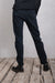 eigensinnig wien | Didion | Minimalistische Damenhose mit schmalem Bein und außergewöhnlichem Baumwollstoff in schwarz