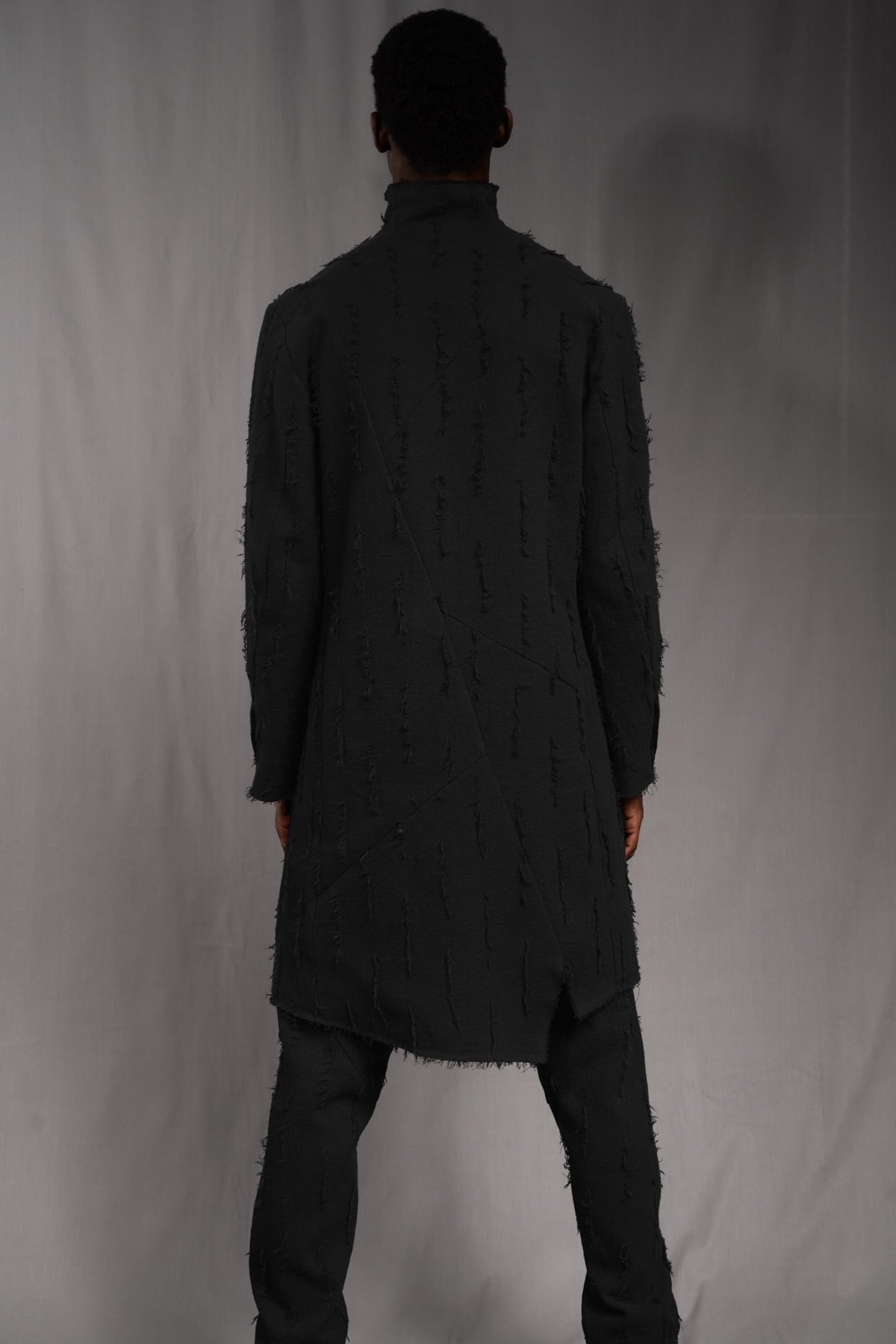 eigensinnig wien | Edgar | Nonkonformistischer Designer Herrenmantel aus grauer Baumwolle