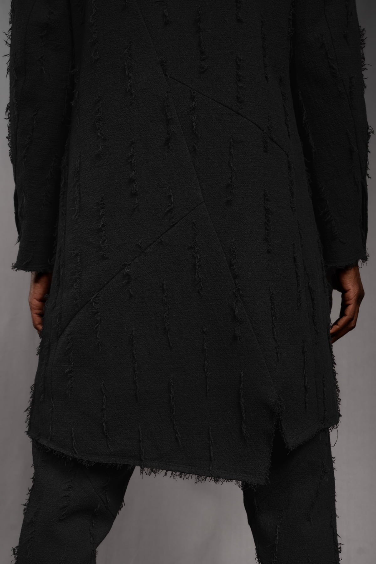 eigensinnig wien | Edgar | Nonkonformistischer Designer Herrenmantel aus grauer Baumwolle