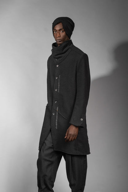 eigensinnig wien | Edgar | Schwarzer Designer Herren-Wollmantel mit Stehkragen für den Winter